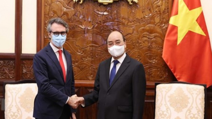 EU Ambassador willing to help Vietnam access COVID-19 vaccine sources